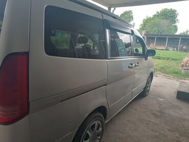 7 местная машина: Nissan Serena: 2002 г., 2 л, Вариатор, Газ, Минивэн