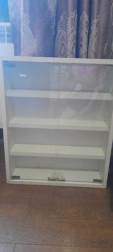Şüşə qapılı divar rəfi/vitrin - Material: ağ MDF korpus, şəffaf