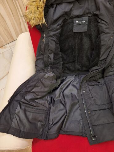 Zimske jakne: S (EU 36), Jednobojni, Sa postavom, Veštačko krzno — 4