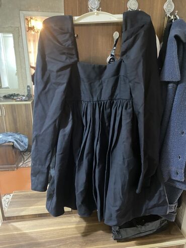 Köynək və bluzalar: H&M markalı qara rəngli, uzunqol, kvadrat yaxalı qadın bluzu
