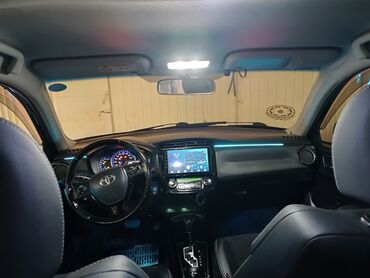 Broşlar: Toyota salonu – premium modernləşdirilmiş interyer paketi - Model