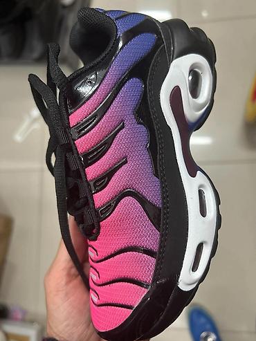 buzz patike air force: Decije tn od 30-36
Cena 3200 din🎀🎀 — 3