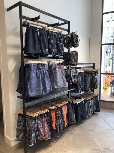 Кронштейны, стойки: Кронштейн Для телефонов и их аксессуаров, Материал: Стекло, С ящиками, Новый — 6