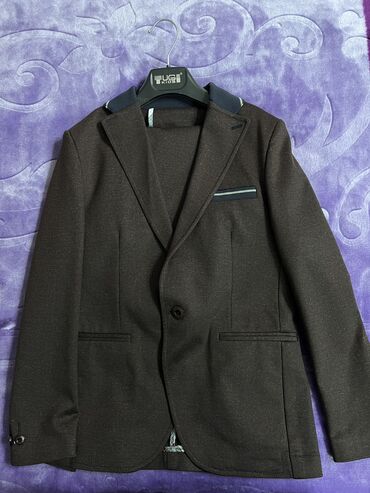 Dəstlər: Kostyum yenidir, 1 dəfə geyinilib. 10-11 yaşlı uşaqlar üçündür. 255 — 12