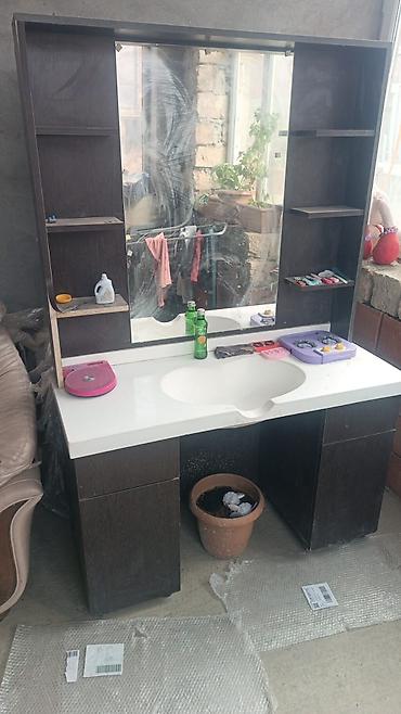 Vizaj/make-up masası və güzgü kombini - Material: tünd rəngli taxta