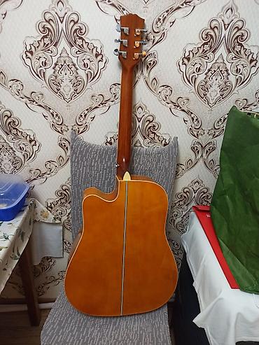Gitaralar: Smiger Gah61n Akustik gitara satılır. Az istifadə olunub. Sınığı — 2
