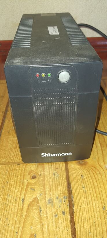 Fasiləsiz enerji təchizatı (UPS): UPS, < 500 Vt, Rozetkaların sayı - 4 — 4