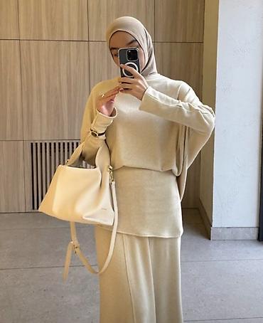 Костюм для повседневного образа в стиле modest fashion. - Цвет