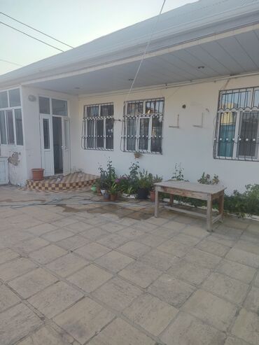 qubada kiraye evler ayliq 100 manata: Həyətyani ev🏡 Zabrat 1qəsəbəsində yerləşir 5otaqlı 4sotda yerləşir