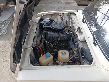 vaz susə: VAZ 2106 (Жигули) sedan - Kuzov: 4 qapılı sedan, açıq-bej rəng. Arxa — 9