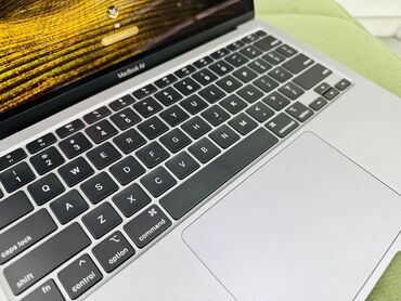 Ноутбуки: Ультрабук, Apple, 8 ГБ ОЗУ, Apple M1, 13.3 ", Б/у, Для несложных задач, память SSD