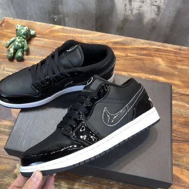 женские крассовки: NIKE AIR JORDAN 1 LOW SE ASW "BLACK AND WHITE" PATENT LEATHER ALL STAR
