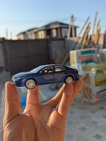 модель авто: Игрушечная модель Тойота Камри. 
материал : железо.
цвета синие — 1