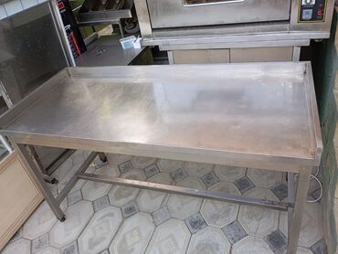 Soyuducu vitrinləri: Çalışama dəzgahi Nerj temiz 304 materialdan maqnit tutmur. Ölçüsü