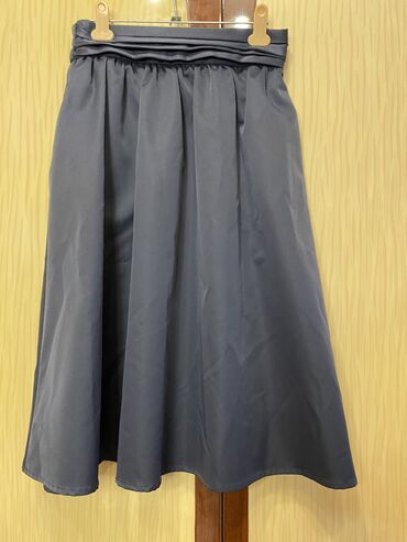 юбку продаю: XL (EU 42), цвет - Черный