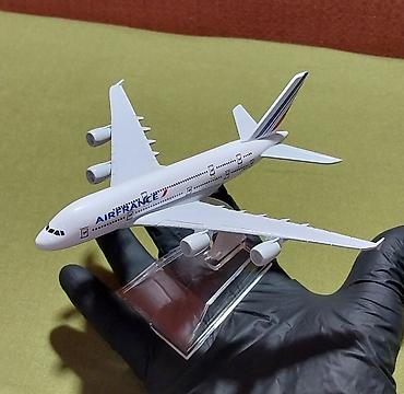 Təyyarə France A380 model təyyarə maket. Metro stansiyalarının