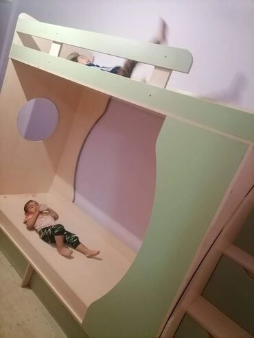 мини комоды: Детская двухъярусная кровать - Верхний ярус с защитными бортиками по lalafo.kg да мини комоды: Детская двухъярусная кровать - Верхний ярус с защитными бортиками по