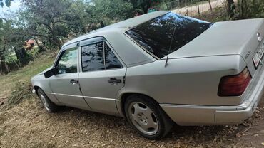 мерседес 210 салон: Mercedes-Benz W124 седан, серебристый цвет. Кузов и экстерьер: -
