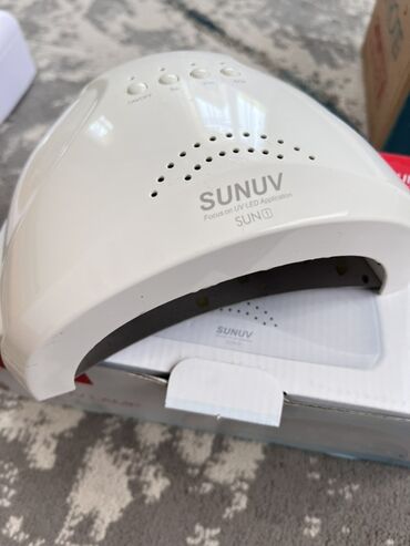 мебель для маникюра: Универсальная УФ LED лампа SUNUV SUN 5 предназначена для полимеризации