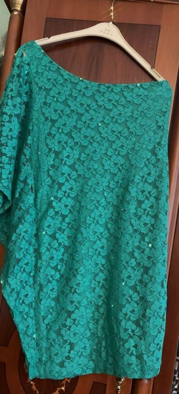 Ziyafət donları: Ziyafət geyimlərinin satışı her rengde var. Qiymetler ferqlidi. 15 azn — 30