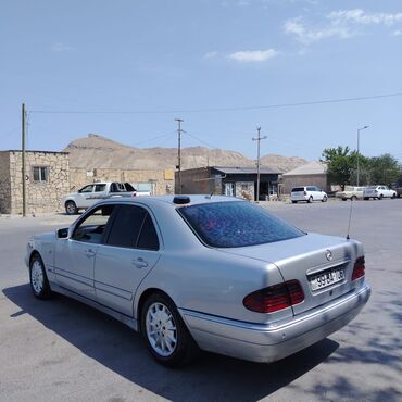 Mercedes-Benz: Mercedes-Benz E-Class: 2.2 l | 1998 il Sedan — 6