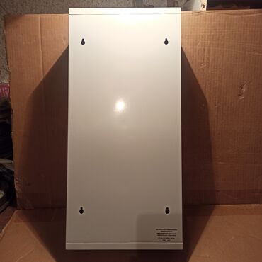 Oprema i sredstva za zaštitu: Izuzetno očuvan metalni ormarić za prvu pomoć sa dva ključa i — 8