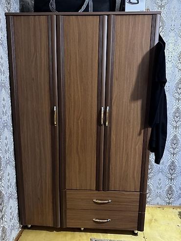 siyirmeli dolab: Üçqapılı paltar şkafı Möhkəm və praktik saxlama həlli, məkanın — 1