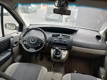 panel vurmaq: Renault Scenic, gümüşü rəng, 5 qapı, kompakt minivan. tək problem — 3