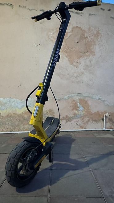 velosiped motoru elektrikli: Xiaomi elektrik skuter - Rəng: sarı-qara - Geniş və sürüşməyən ayaq — 3