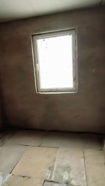 Həyət evləri və villaların satışı: Satılır: kiçik həyətyanı sahəsi olan təkmərtəbəli yarımçıq tikili — 6