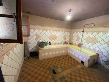 Köhnə tikili: Gəncə, 6 otaqlı, Köhnə tikili, 3 kv. m — 9