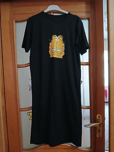 böyük donlar: Qara rəngli əla vəziyyətdə uzun t-shirt/kofta-kleid. Ön hissədə — 2