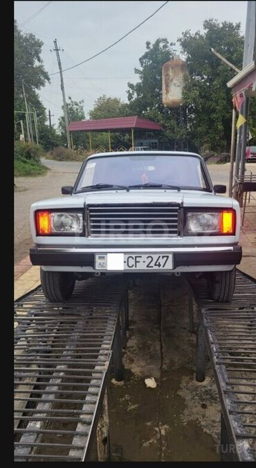 VAZ (LADA): Model: Lada vaz (VAZ 2107) Kuzov: sedan, 4 qapı Rəng: ağ Yanacaq — 1