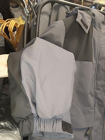 Куртки: Новинка! Куртка с капюшоном теплая с подкладкой на флисе. Ткань — 18