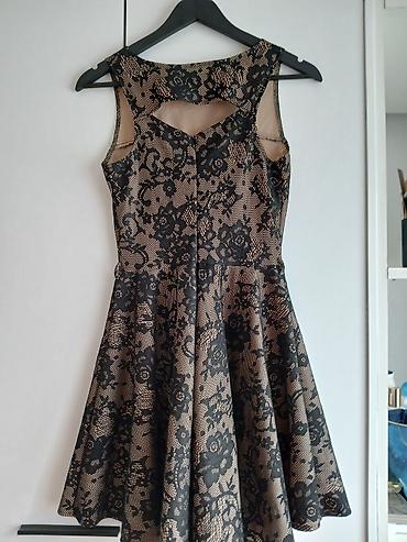 mona bele torbice: BLONDY haljina bez rukava, A-kroja, sa floralnom čipkastom aplikacijom — 3