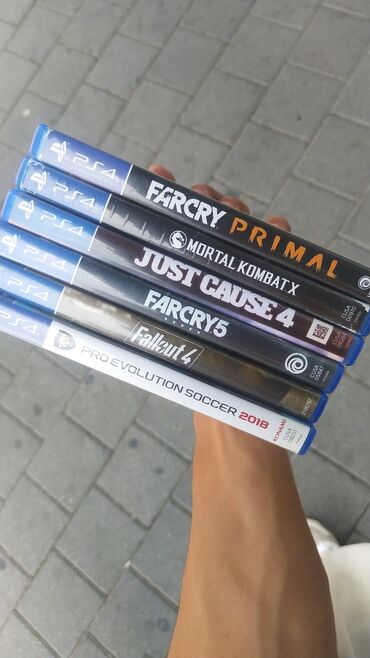 en ucuz oyun konsolları: 6disk 90m mortal kombat olsun futbol olsun hekaye olsun her cure oyun