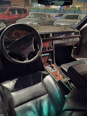 560 sec: Mercedes-Benz E-Class: 1995 г., 4.2 л, Автомат — 7