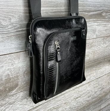 сумка объемная: Плечевая сумка Beget, черная - 5500 сом чистая кожа Стильный