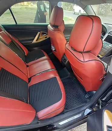 m rul: Toyota Camry sedan - Korpus: qara rəng, 4 qapı - Mühərrik: benzin, ön — 6