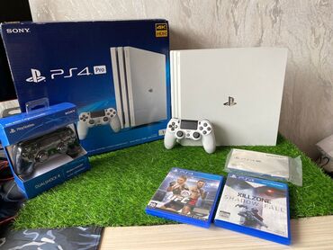 PS4 (Sony PlayStation 4): Продаю сони плейстейшен 4 про на пломбах не вскрытия в идеальном