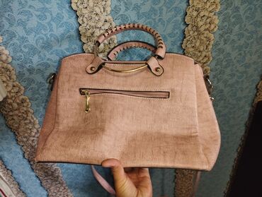 розовая сумка: Женская Сумка в отличном состоянии, носили пару раз