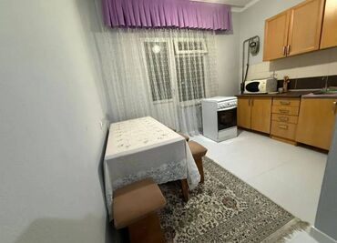 сдается однокомнатная квартира на длительный срок: 2 бөлмө, Кыймылсыз мүлк агенттиги, Чогуу жашоосу жок, Толугу менен эмереги бар