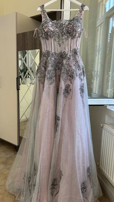 Ziyafət donları: Yaxşı vəziyyətdə, səliqəli şəkildə saxlanılmış gəlinlik, nişan — 30