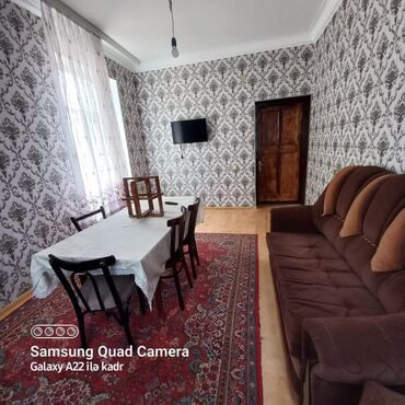 qalada kiraye evler: Gəncə şəhəri Asan xidmətin arxasında 2 mərtəbəli binanın 1 ci