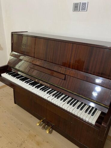 Gitaralar: Piano, Belarus, Akustik, İşlənmiş, Ünvandan götürmə