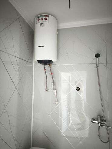 Долгосрочная аренда домов: Сдается квартира, 2 комнаты, душ, гор. вода, с/узел. Земельный дом — 9