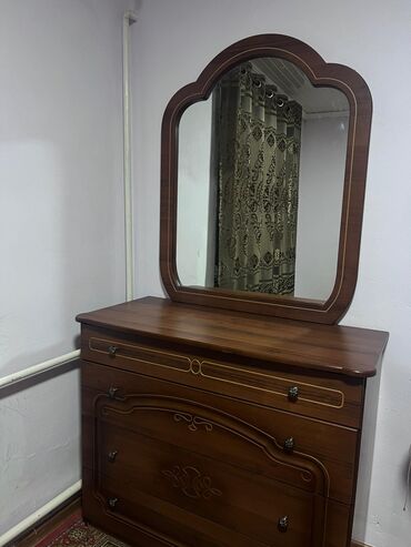 тумбочки кровать: Спальный гарнитур, Б/у, Дерево, цвет - Коричневый