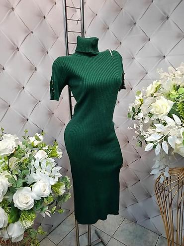 Haljine: Rebrasta pletena haljina sa poludolčevitom - Kroj: uska, midi dužina — 3