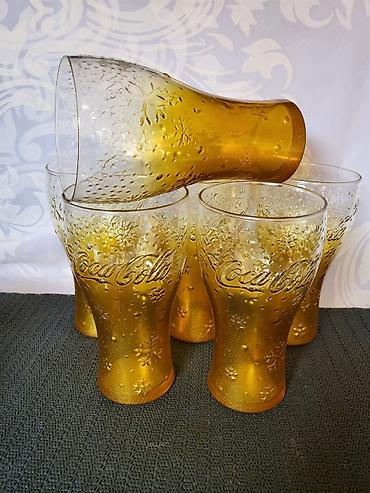 Čaše: Case nove Coca Cola. Case nove,sve na njima odsjaj od — 7
