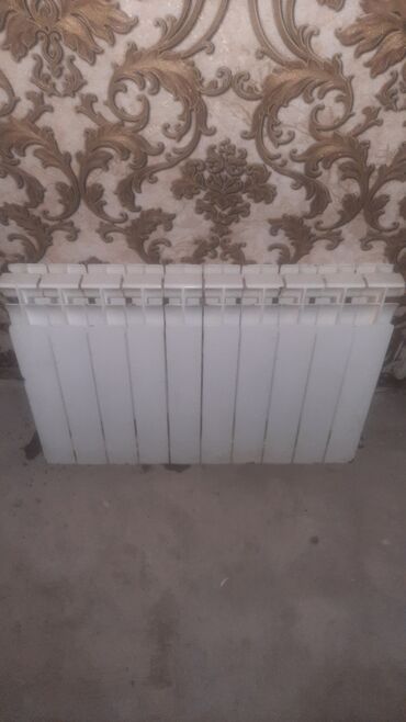 ikinci əl unitaz: Radiator 10seksialidir 75manat yeni yasamal